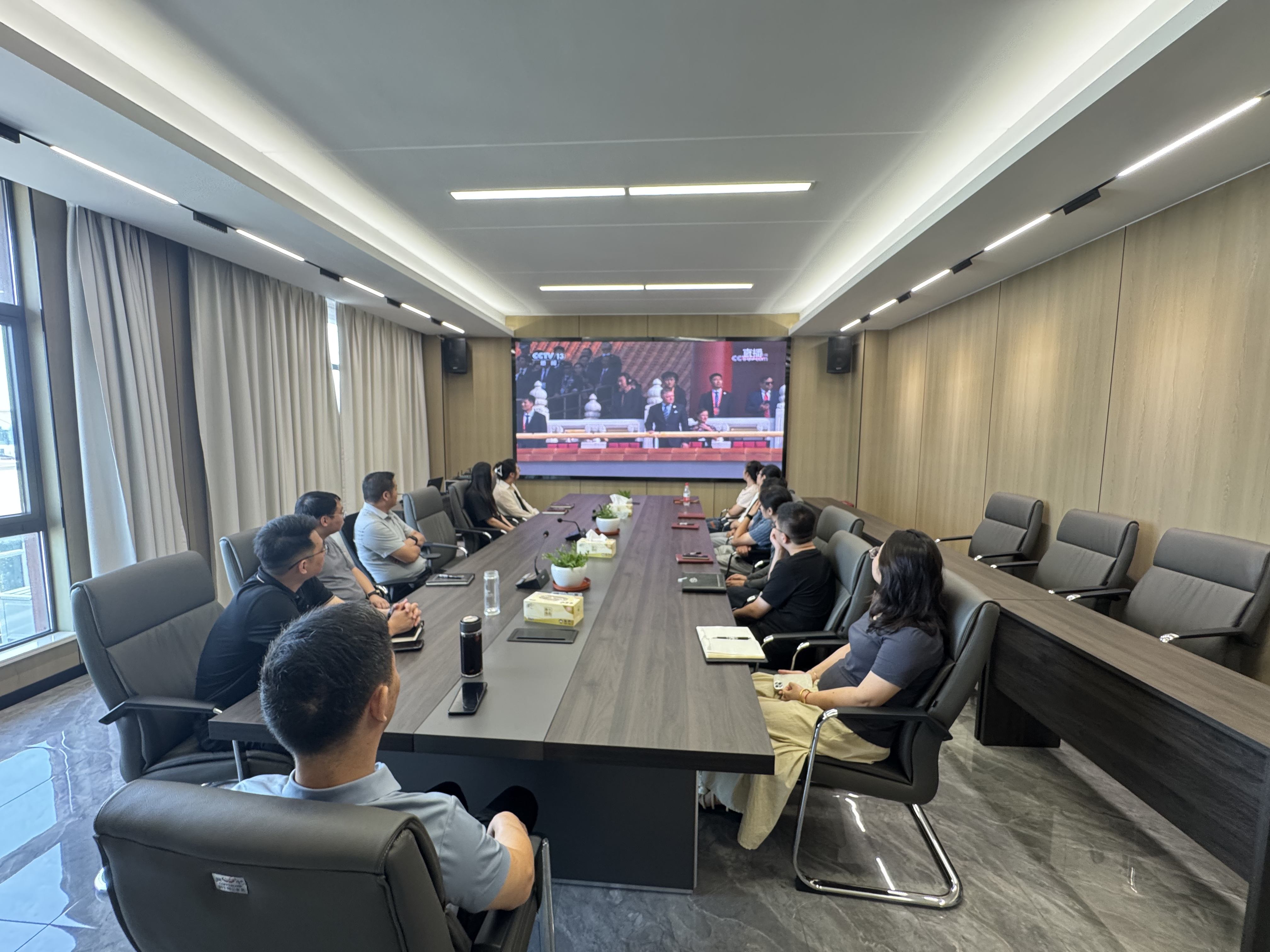 高郵鴨集團(tuán)組織集中觀(guān)看紀(jì)念中國(guó)人