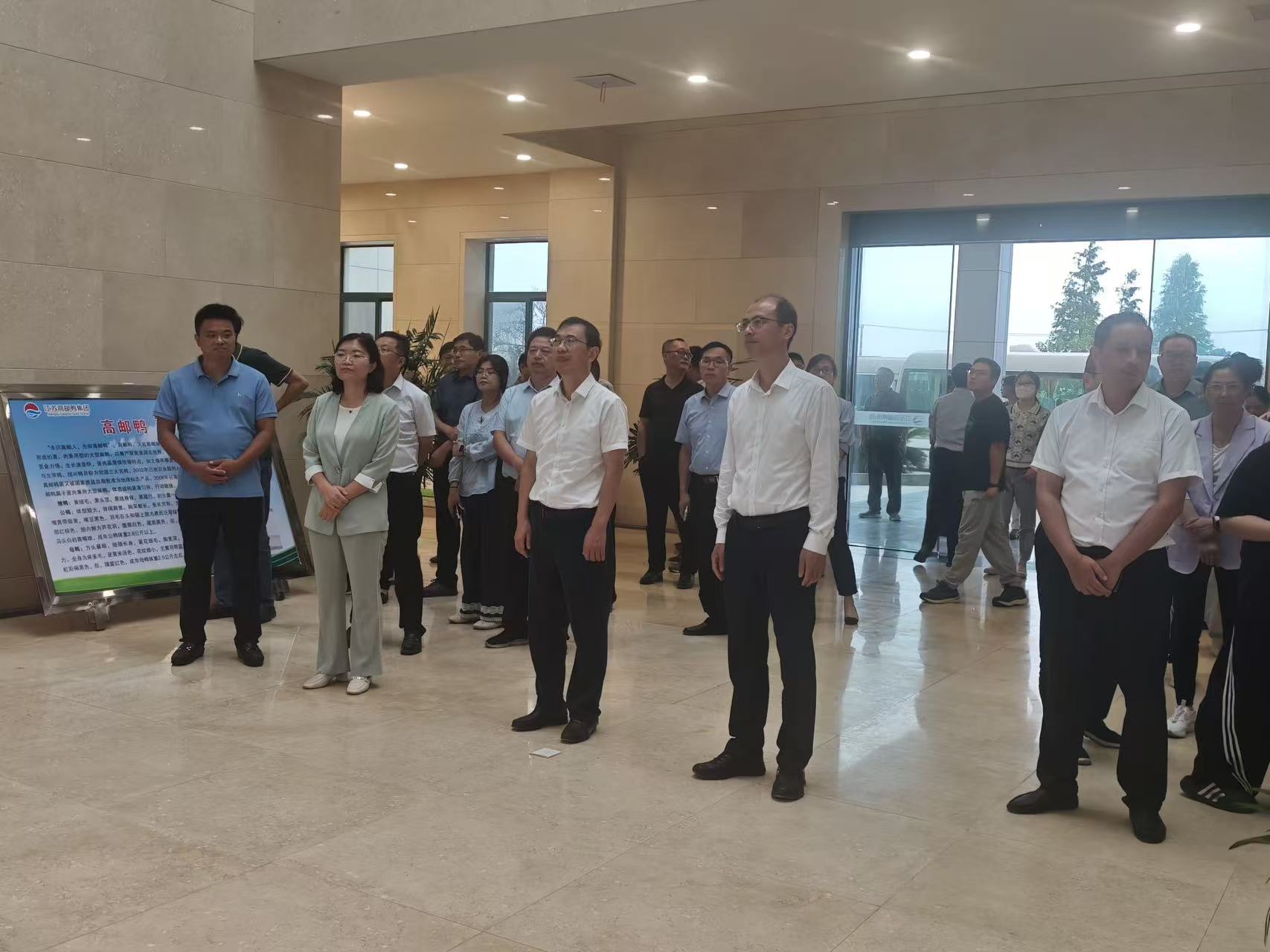 省農(nóng)業(yè)農(nóng)村廳副廳長(zhǎng)朱新華赴高郵鴨